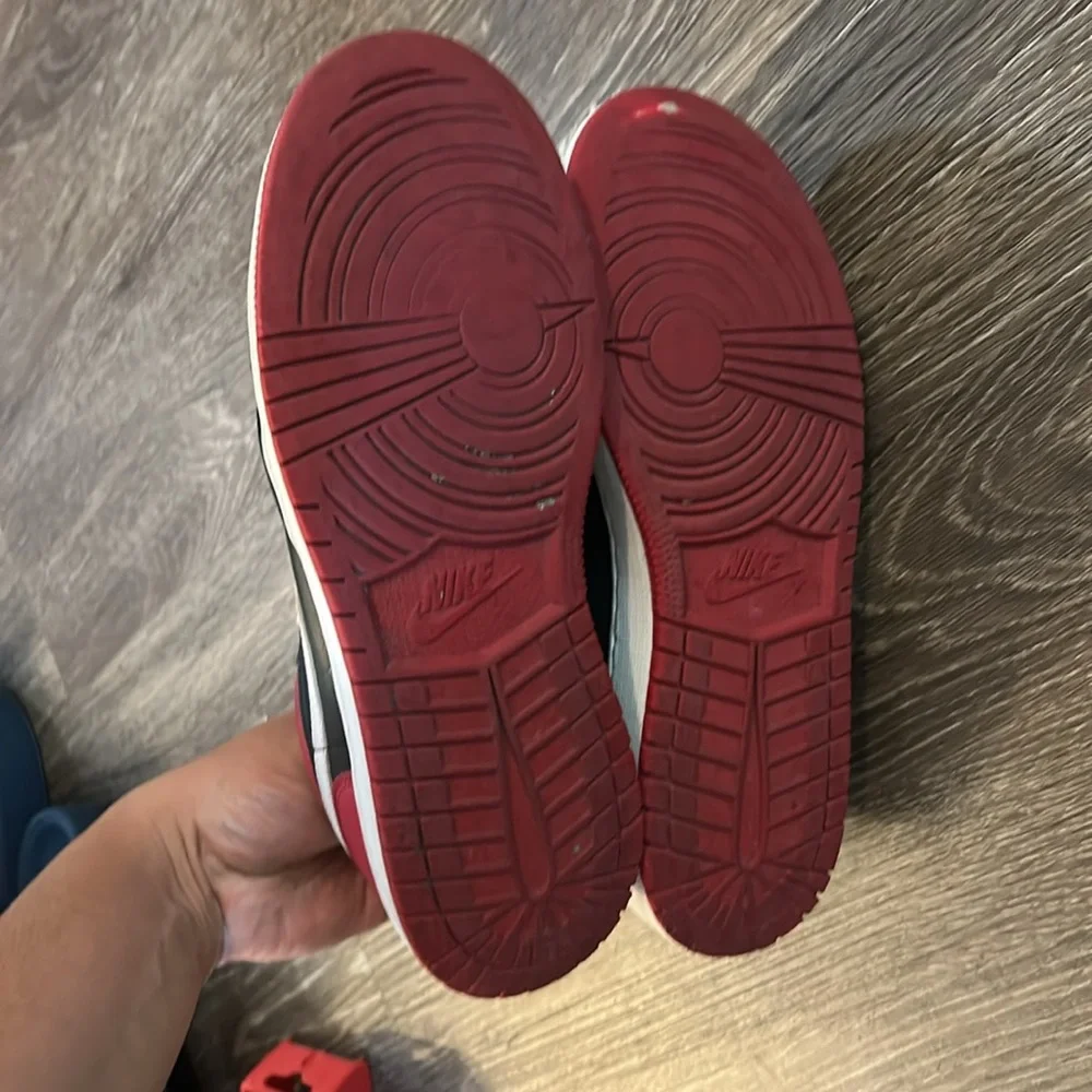 Nike Black and Red Sneakers High-Top Leather 5.5